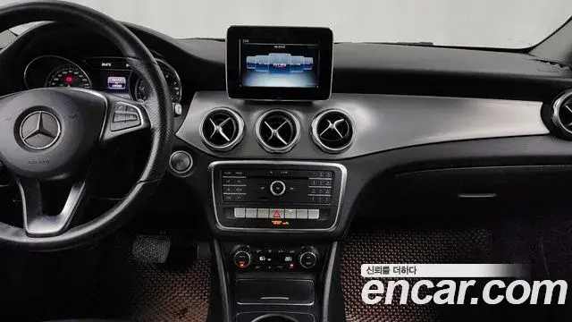 Mercedes-Benz GLA-Class 2019 — Şəkil 20/20