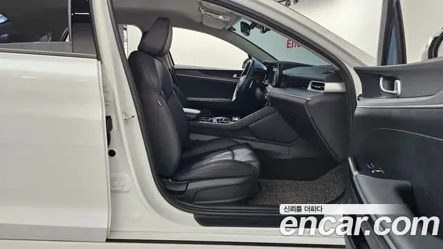 Kia K5 2023 — Photo 28/32