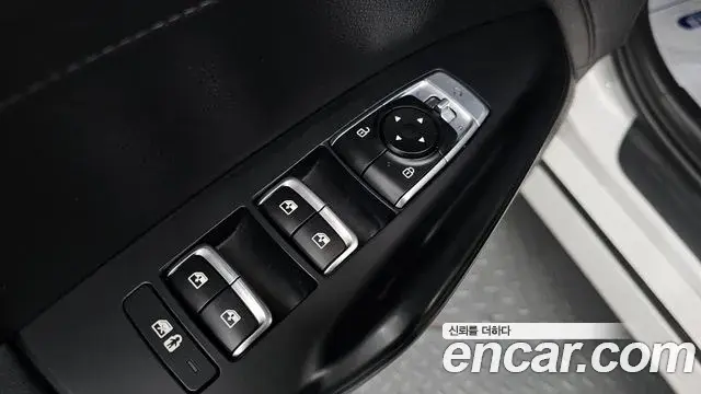 Kia K5 2023 — Photo 2/32