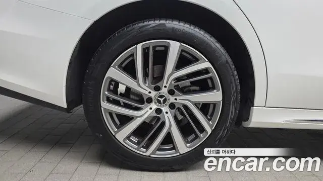 Mercedes-Benz E-Class 2024 — ფოტო 17/30