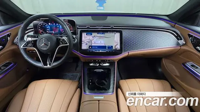 Mercedes-Benz E-Class 2024 — ფოტო 27/30