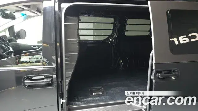 Hyundai Staria 2022 — Photo 17/31