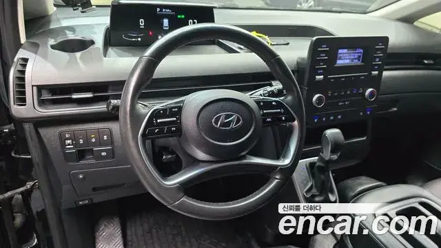 Hyundai Staria 2022 — Photo 1/31
