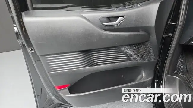 Hyundai Staria 2022 — Photo 15/31