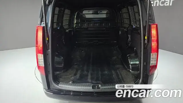 Hyundai Staria 2022 — Photo 18/31
