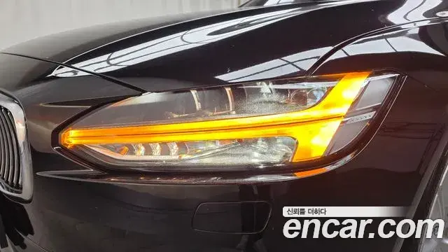 Volvo S90 2019 — Şəkil 32/34