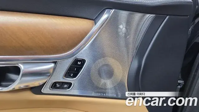 Volvo S90 2019 — Şəkil 33/34