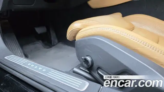 Volvo S90 2019 — Şəkil 31/34