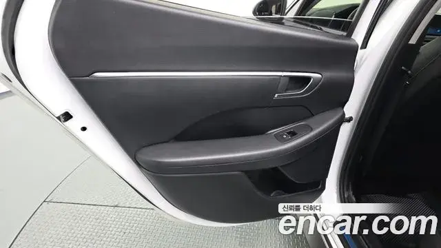 Hyundai Sonata Hybrid 2019 — Şəkil 18/31