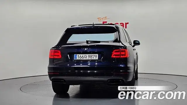 Bentley Bentayga 2018 — Şəkil 7/20