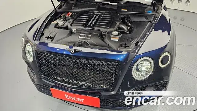 Bentley Bentayga 2018 — Şəkil 12/20