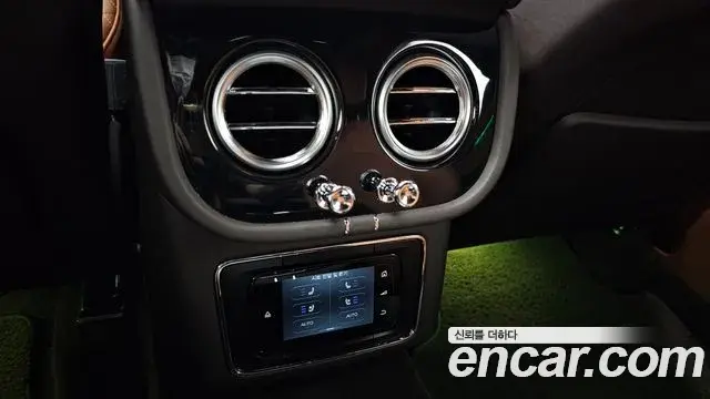 Bentley Bentayga 2018 — Şəkil 18/20