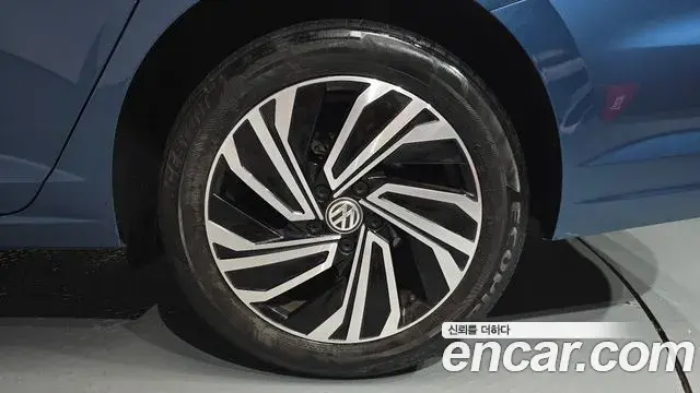 Volkswagen Jetta 2021 — Photo 3/33