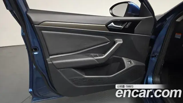 Volkswagen Jetta 2021 — Photo 16/33