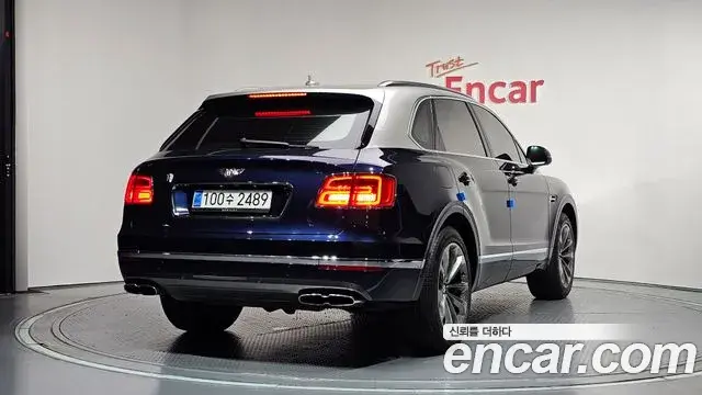 Bentley Bentayga 2019 — Şəkil 16/38