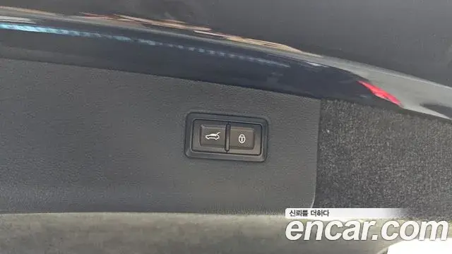 Bentley Bentayga 2019 — Şəkil 12/38