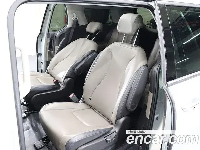 Kia Carnival 2024 — Şəkil 15/20