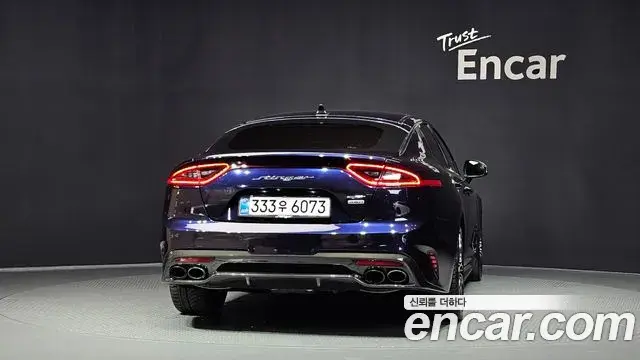 Kia Stinger 2018 — Şəkil 12/37