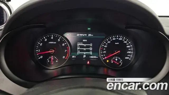 Kia Stinger 2018 — Şəkil 13/37