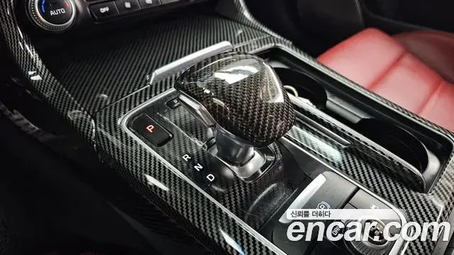 Kia Stinger 2018 — Şəkil 28/37