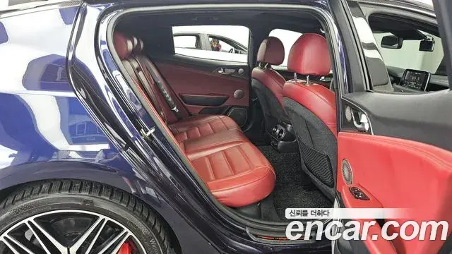 Kia Stinger 2018 — Şəkil 24/37