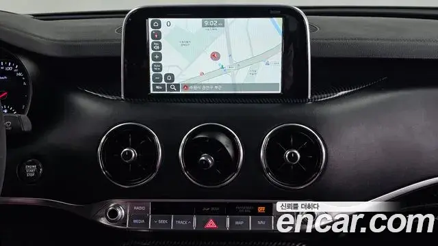 Kia Stinger 2018 — Şəkil 21/37