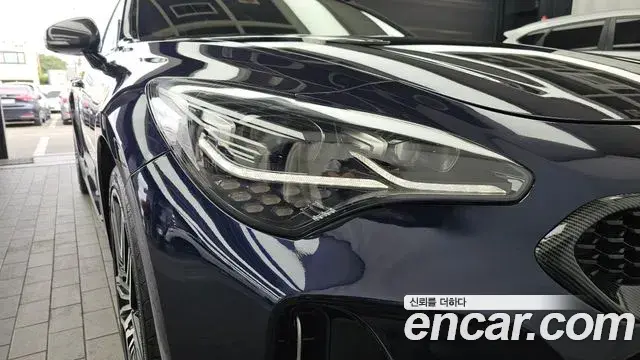 Kia Stinger 2018 — Şəkil 33/37