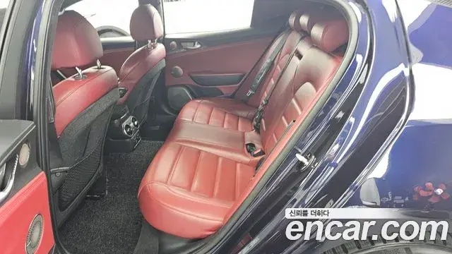 Kia Stinger 2018 — Şəkil 16/37