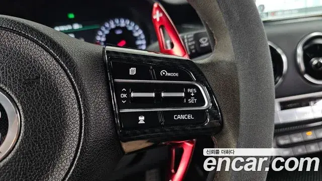 Kia Stinger 2018 — Şəkil 17/37