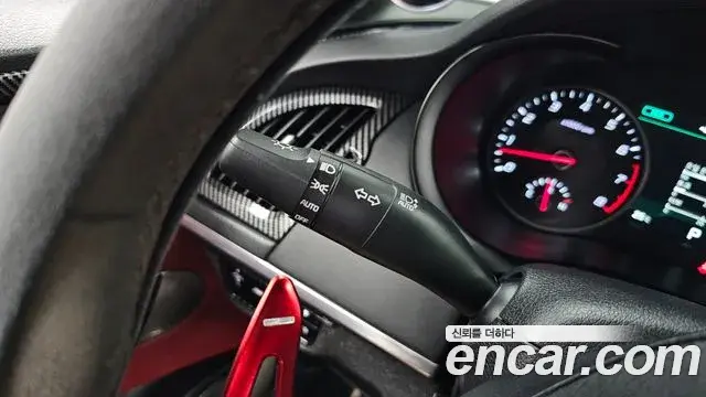 Kia Stinger 2018 — Şəkil 32/37