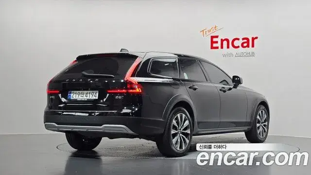 Volvo V90 Cross Country 2023 — Photo 12/34