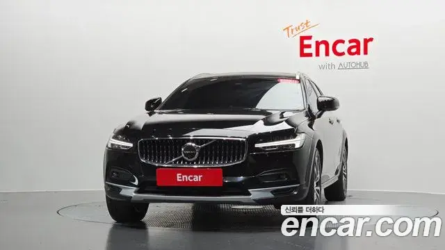 Volvo V90 Cross Country 2023 — Photo 30/34