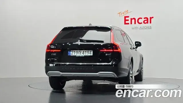 Volvo V90 Cross Country 2023 — Photo 1/34