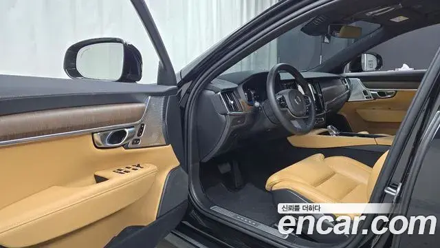 Volvo V90 Cross Country 2023 — Photo 4/34