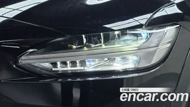 Volvo V90 Cross Country 2023 — Photo 33/34