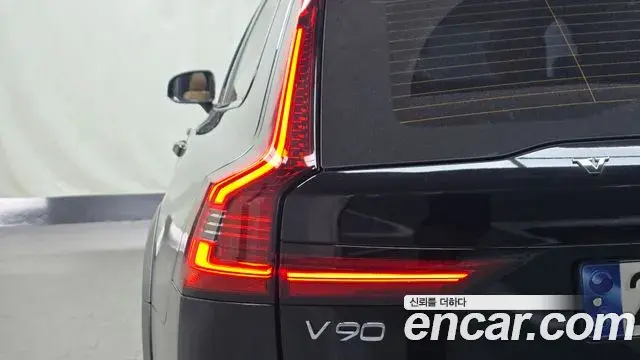 Volvo V90 Cross Country 2023 — Photo 34/34