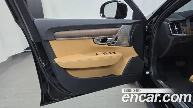 Volvo V90 Cross Country 2023 — Photo 19/34