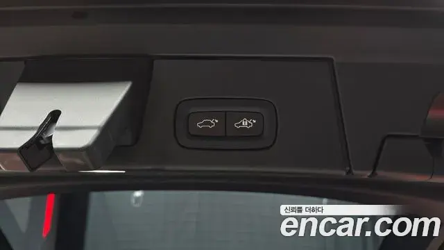 Volvo V90 Cross Country 2023 — Photo 32/34