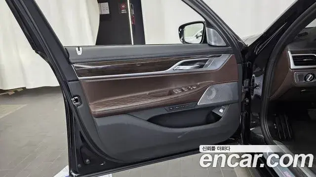 BMW 7 Series 2021 — Şəkil 25/35