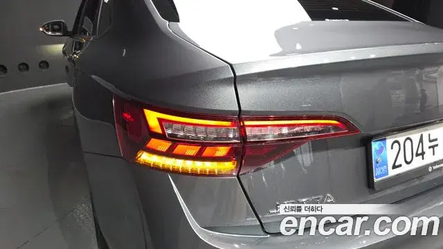 Volkswagen Jetta 2024 — Şəkil 33/36
