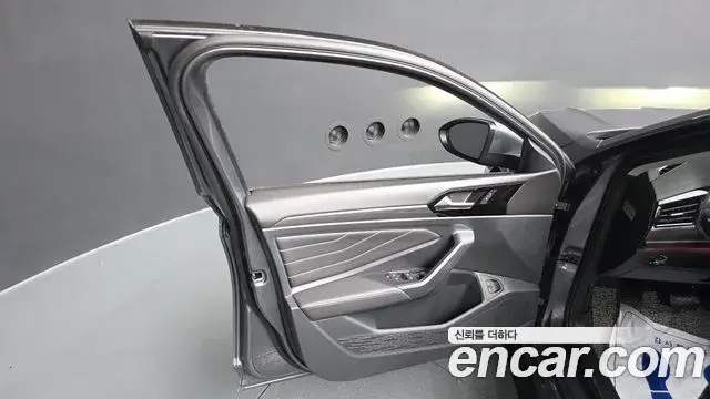 Volkswagen Jetta 2024 — Şəkil 8/36