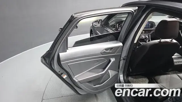 Volkswagen Jetta 2024 — Şəkil 10/36