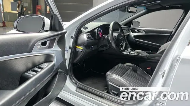 Genesis G70 2019 — Photo 9/20