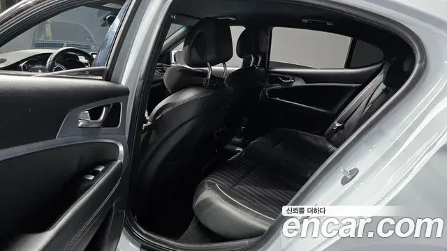 Genesis G70 2019 — Photo 7/20