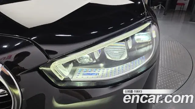 Mercedes-Benz S-Class 2022 — Photo 27/32