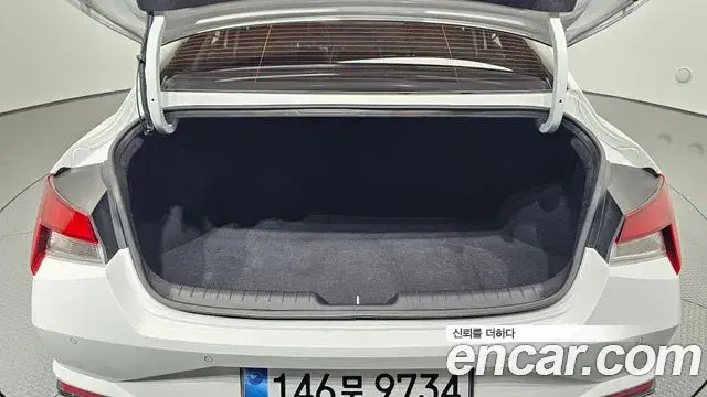 Hyundai The New Avante Hybrid 2023 — Photo 15/30