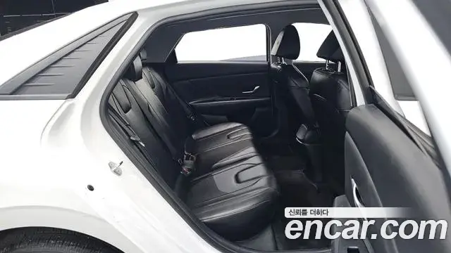 Hyundai The New Avante Hybrid 2023 — Photo 23/30