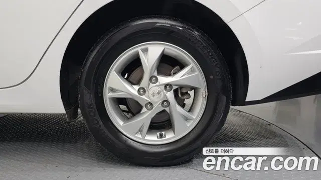 Hyundai The New Avante Hybrid 2023 — Photo 5/30