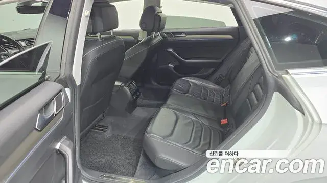 Volkswagen Arteon 2019 — ფოტო 14/20