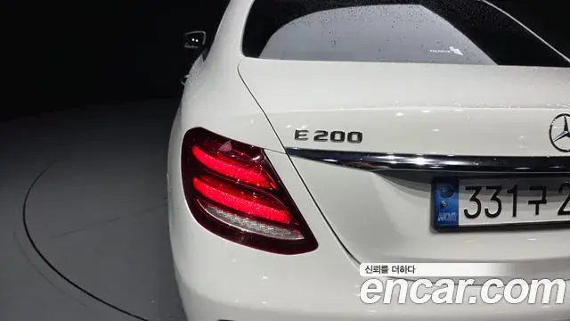 Mercedes-Benz E-Class 2018 — ფოტო 10/31
